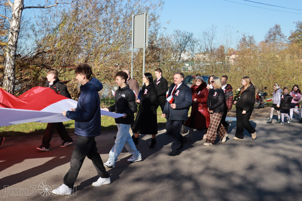 Fotorelacja I: Obchody 107. ROCZNICY ODZYSKANIA NIEPODLEGŁOŚCI na rynku w Koziegłowach