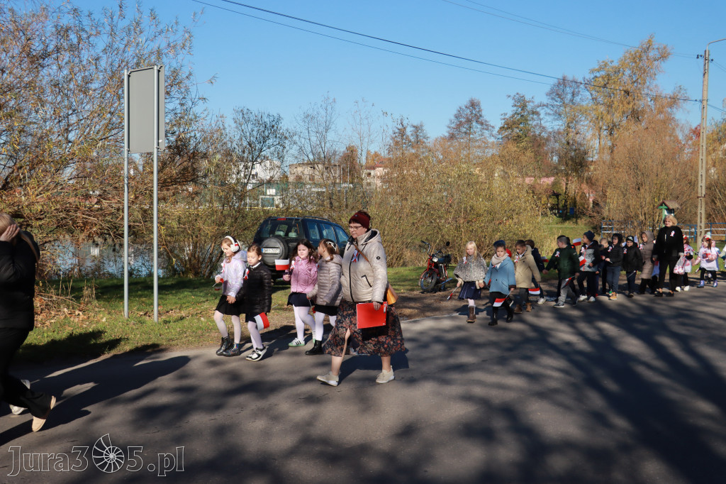 Fotorelacja I: Obchody 107. ROCZNICY ODZYSKANIA NIEPODLEGŁOŚCI na rynku w Koziegłowach