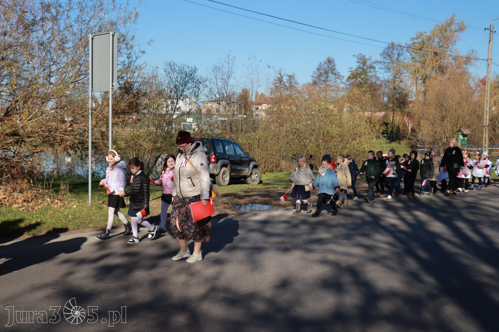 Fotorelacja I: Obchody 107. ROCZNICY ODZYSKANIA NIEPODLEGŁOŚCI na rynku w Koziegłowach