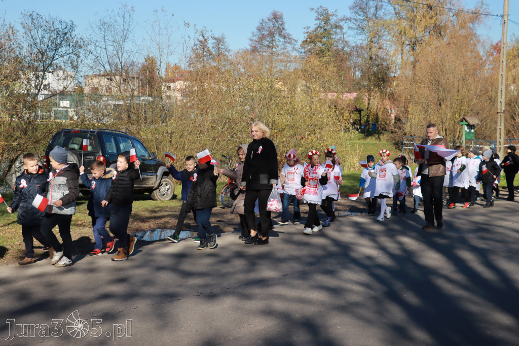 Fotorelacja I: Obchody 107. ROCZNICY ODZYSKANIA NIEPODLEGŁOŚCI na rynku w Koziegłowach