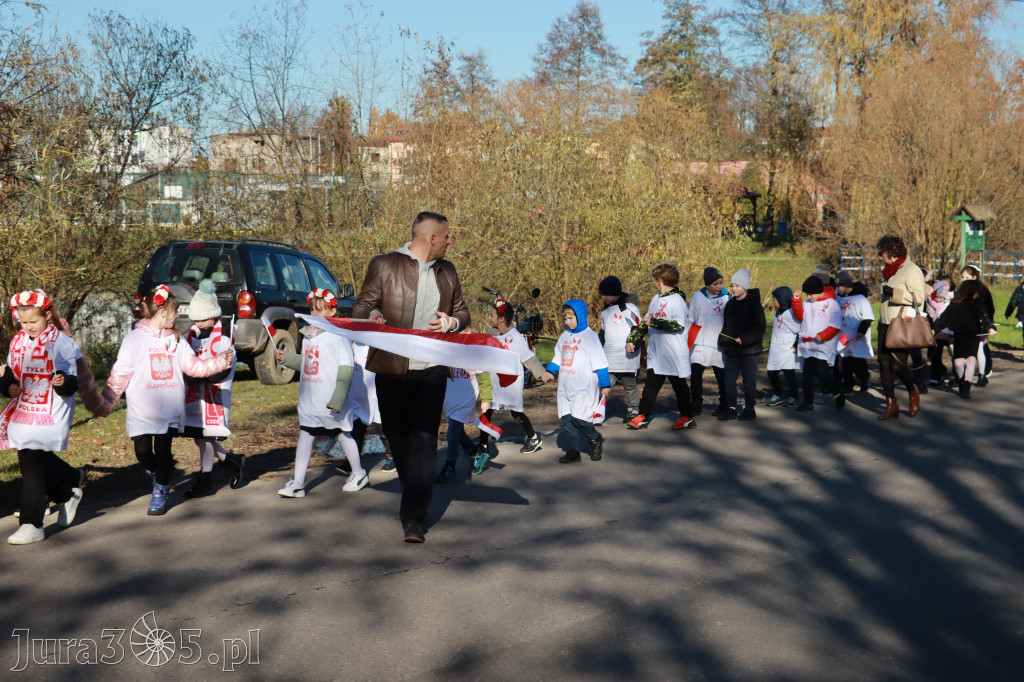 Fotorelacja I: Obchody 107. ROCZNICY ODZYSKANIA NIEPODLEGŁOŚCI na rynku w Koziegłowach