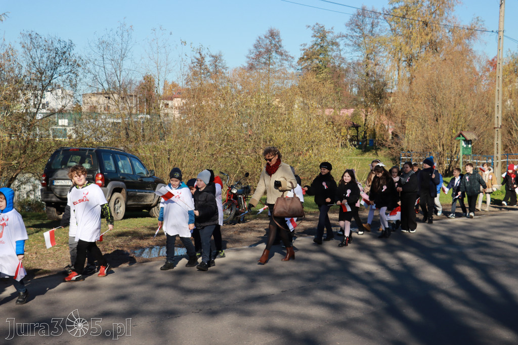 Fotorelacja I: Obchody 107. ROCZNICY ODZYSKANIA NIEPODLEGŁOŚCI na rynku w Koziegłowach