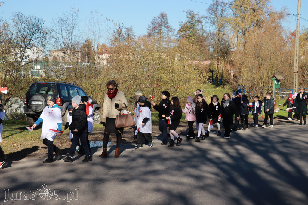 Fotorelacja I: Obchody 107. ROCZNICY ODZYSKANIA NIEPODLEGŁOŚCI na rynku w Koziegłowach
