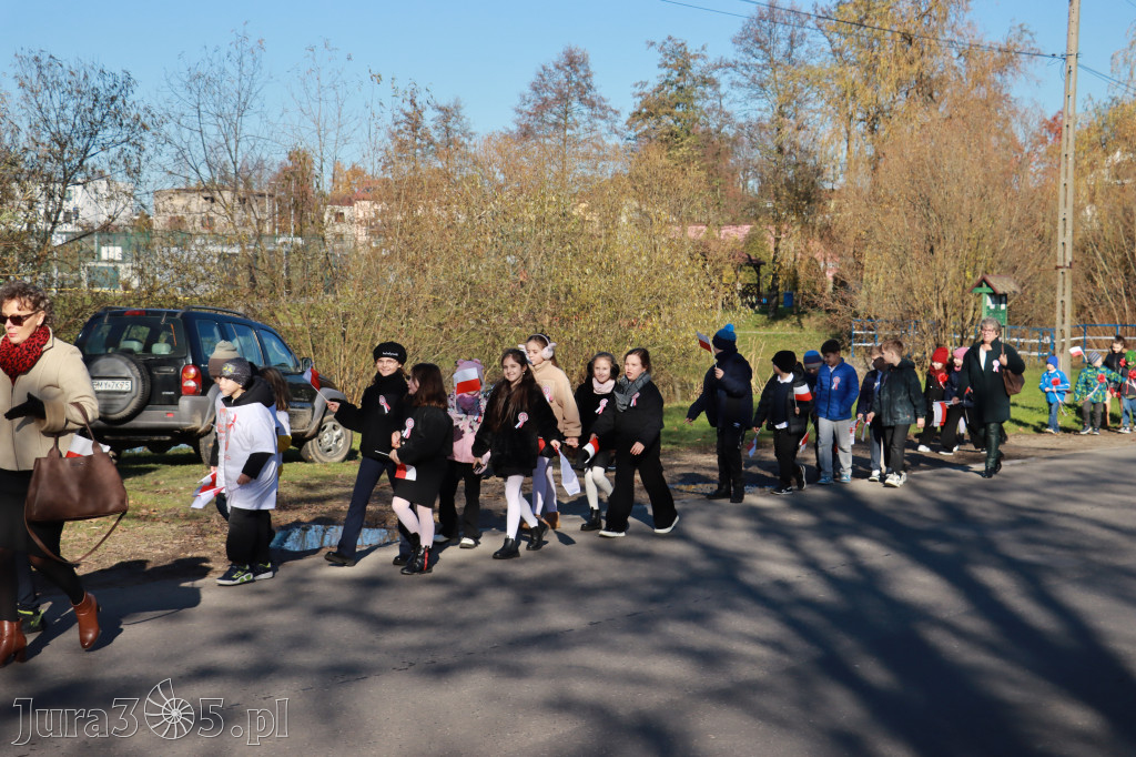Fotorelacja I: Obchody 107. ROCZNICY ODZYSKANIA NIEPODLEGŁOŚCI na rynku w Koziegłowach