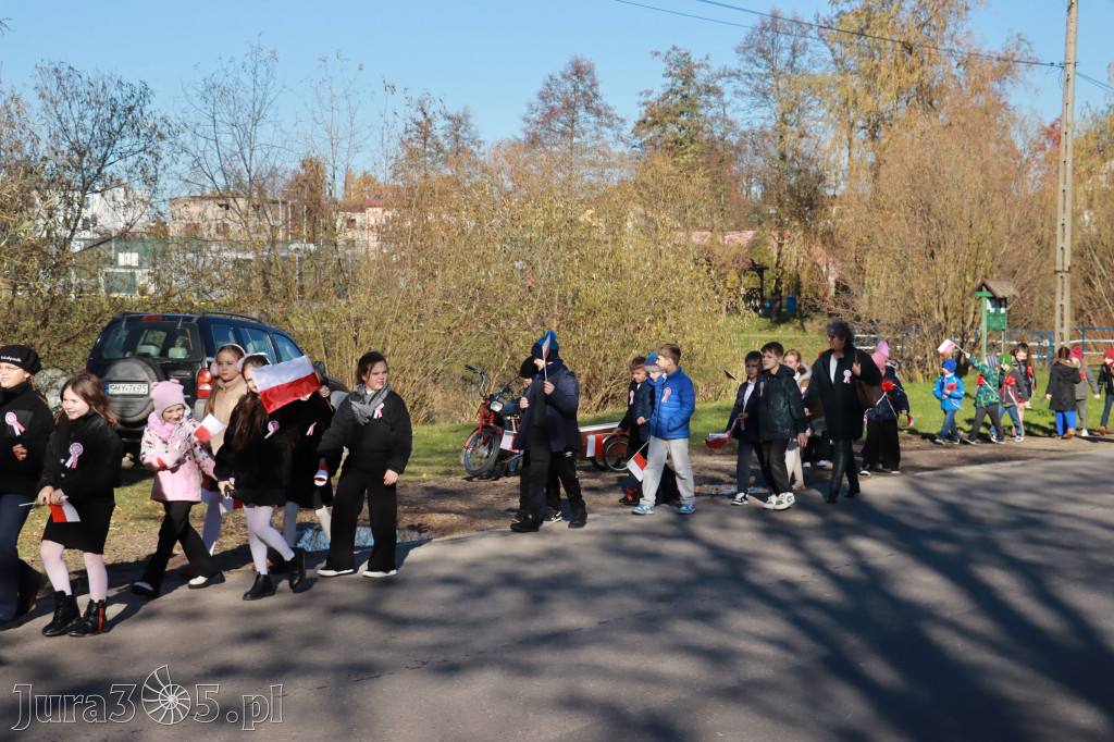 Fotorelacja I: Obchody 107. ROCZNICY ODZYSKANIA NIEPODLEGŁOŚCI na rynku w Koziegłowach