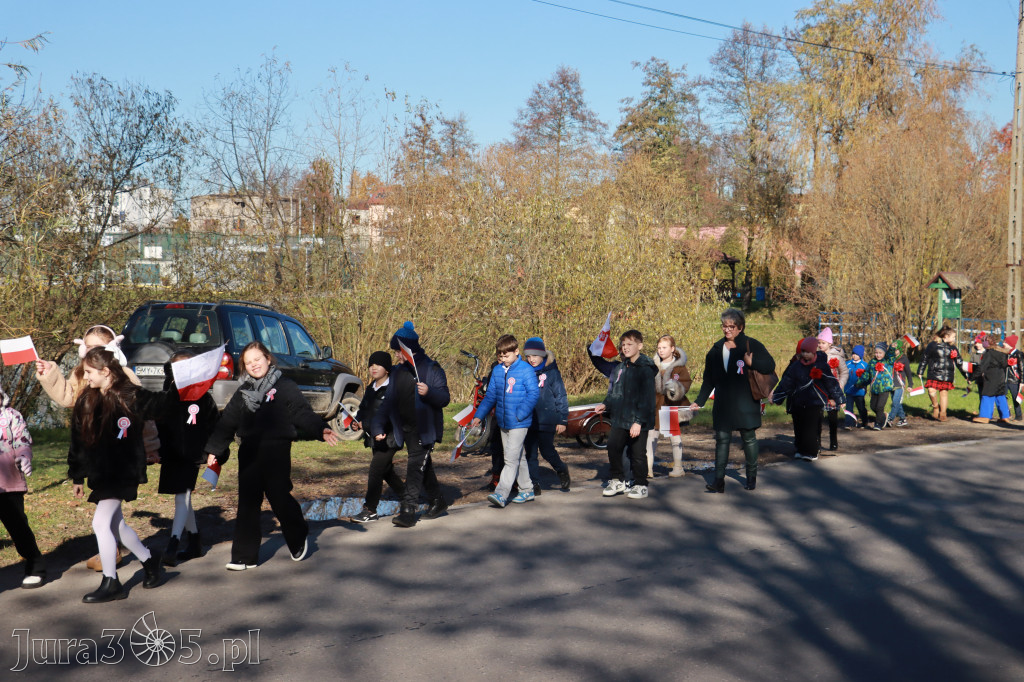 Fotorelacja I: Obchody 107. ROCZNICY ODZYSKANIA NIEPODLEGŁOŚCI na rynku w Koziegłowach