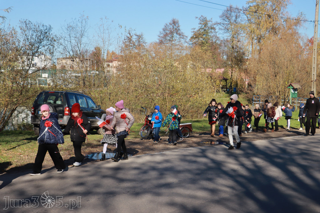 Fotorelacja I: Obchody 107. ROCZNICY ODZYSKANIA NIEPODLEGŁOŚCI na rynku w Koziegłowach