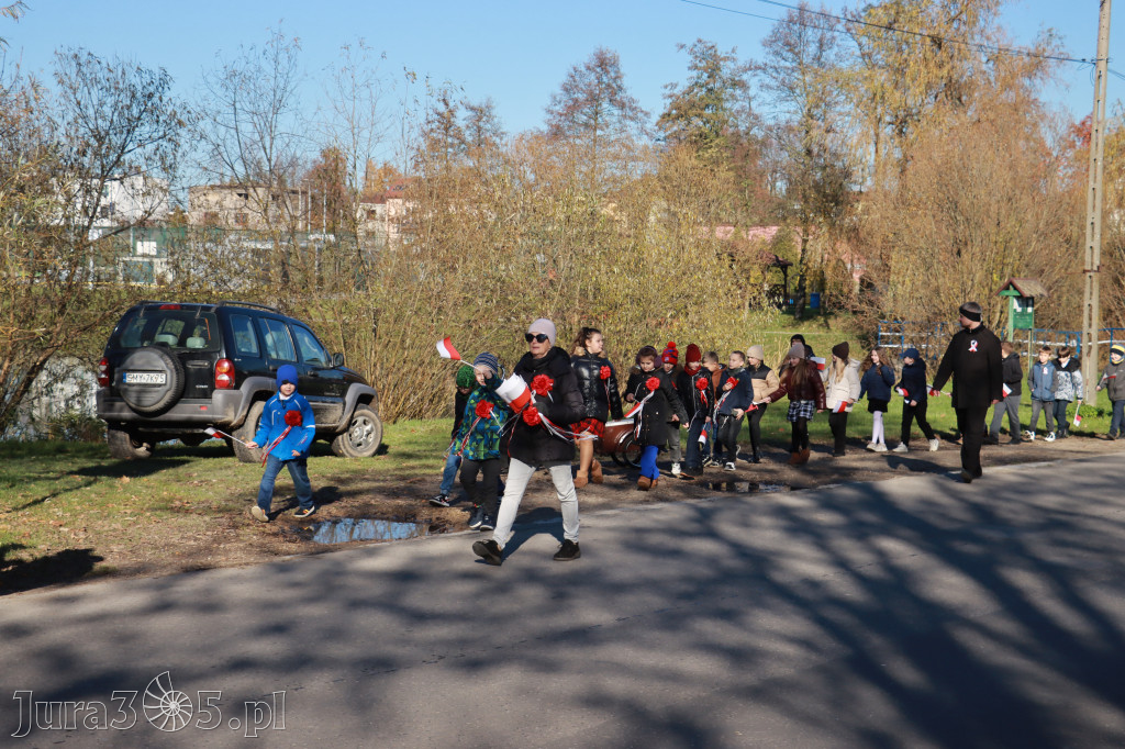 Fotorelacja I: Obchody 107. ROCZNICY ODZYSKANIA NIEPODLEGŁOŚCI na rynku w Koziegłowach