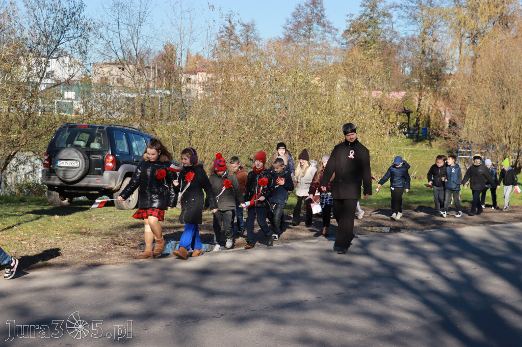 Fotorelacja I: Obchody 107. ROCZNICY ODZYSKANIA NIEPODLEGŁOŚCI na rynku w Koziegłowach