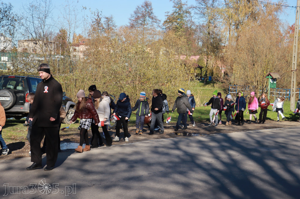Fotorelacja I: Obchody 107. ROCZNICY ODZYSKANIA NIEPODLEGŁOŚCI na rynku w Koziegłowach