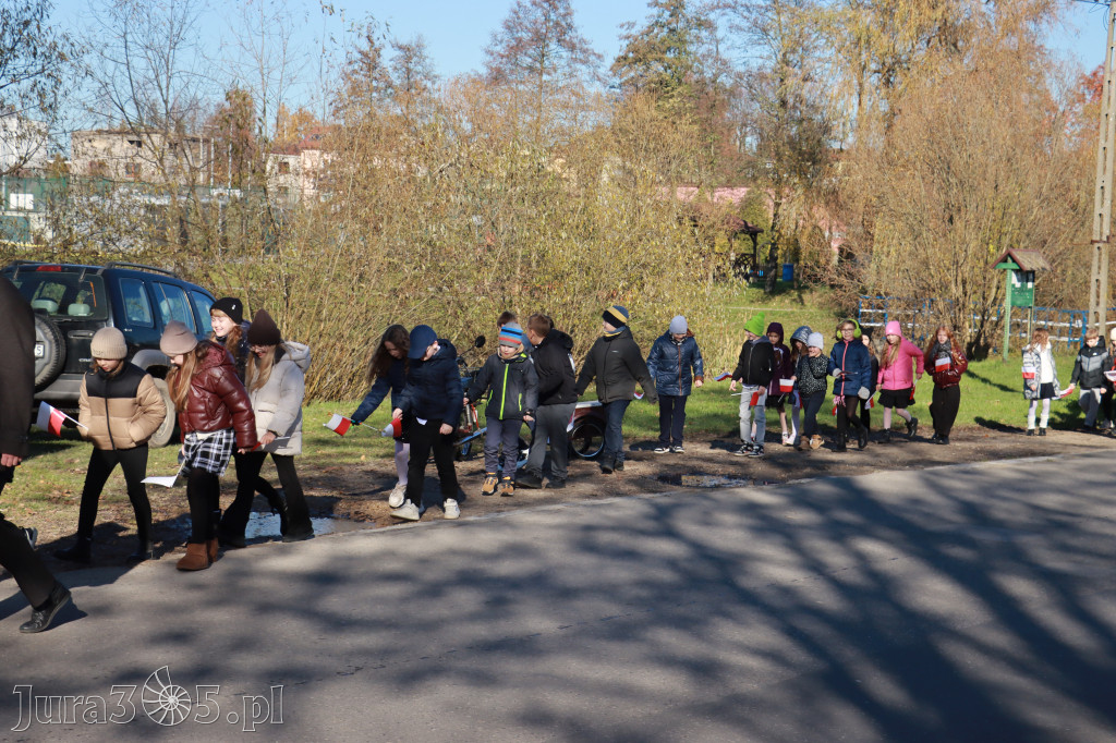 Fotorelacja I: Obchody 107. ROCZNICY ODZYSKANIA NIEPODLEGŁOŚCI na rynku w Koziegłowach