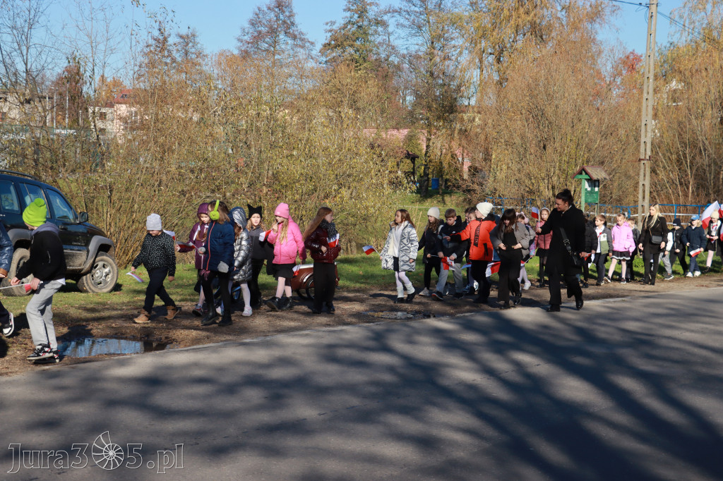 Fotorelacja I: Obchody 107. ROCZNICY ODZYSKANIA NIEPODLEGŁOŚCI na rynku w Koziegłowach