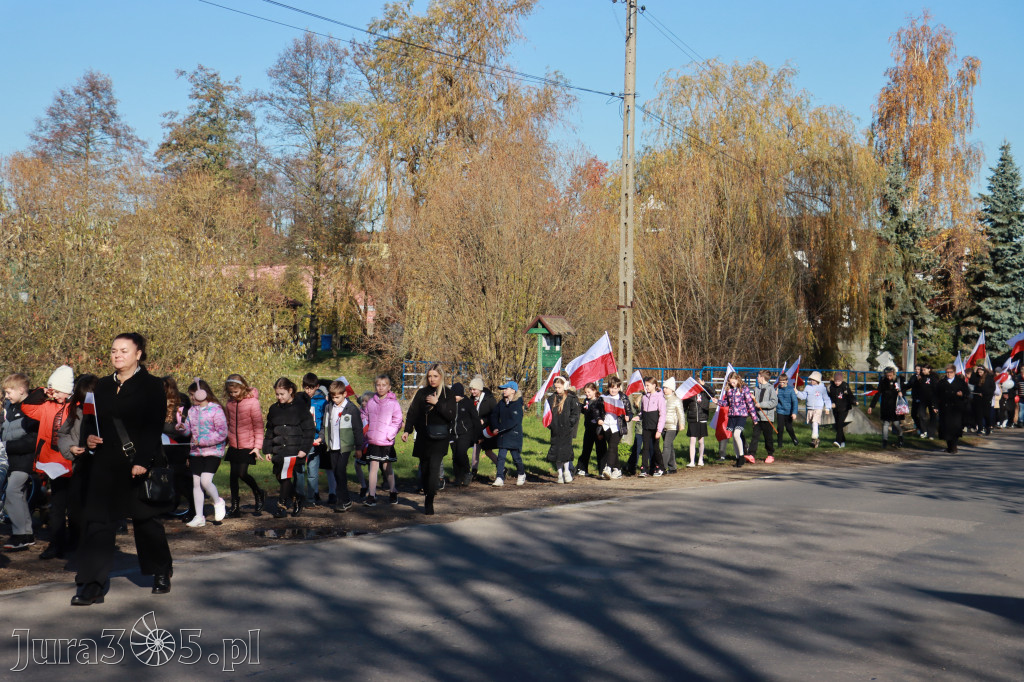 Fotorelacja I: Obchody 107. ROCZNICY ODZYSKANIA NIEPODLEGŁOŚCI na rynku w Koziegłowach