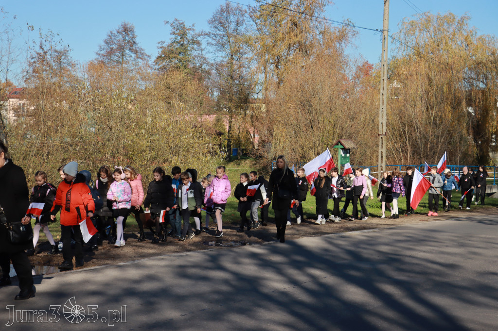 Fotorelacja I: Obchody 107. ROCZNICY ODZYSKANIA NIEPODLEGŁOŚCI na rynku w Koziegłowach