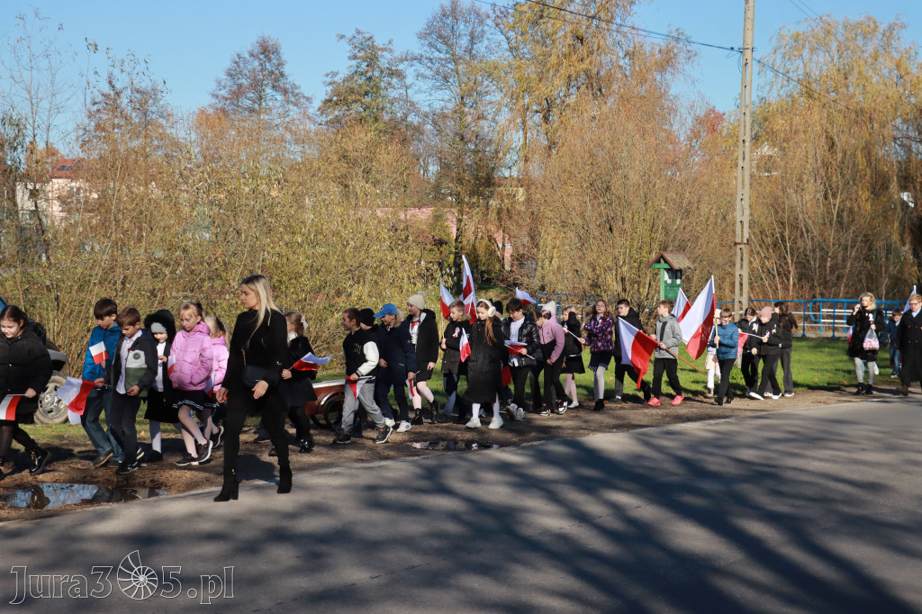 Fotorelacja I: Obchody 107. ROCZNICY ODZYSKANIA NIEPODLEGŁOŚCI na rynku w Koziegłowach