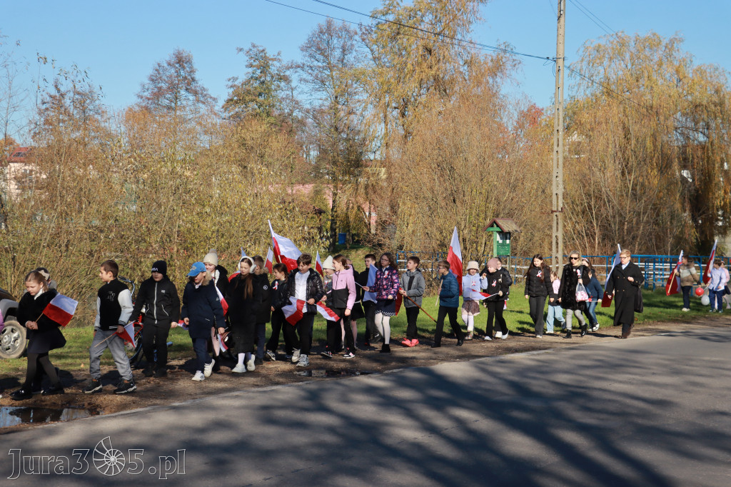 Fotorelacja I: Obchody 107. ROCZNICY ODZYSKANIA NIEPODLEGŁOŚCI na rynku w Koziegłowach