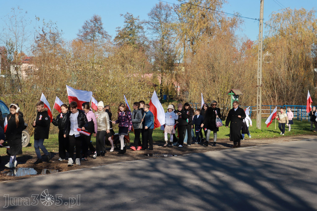 Fotorelacja I: Obchody 107. ROCZNICY ODZYSKANIA NIEPODLEGŁOŚCI na rynku w Koziegłowach