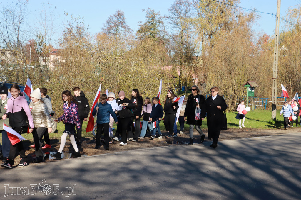 Fotorelacja I: Obchody 107. ROCZNICY ODZYSKANIA NIEPODLEGŁOŚCI na rynku w Koziegłowach