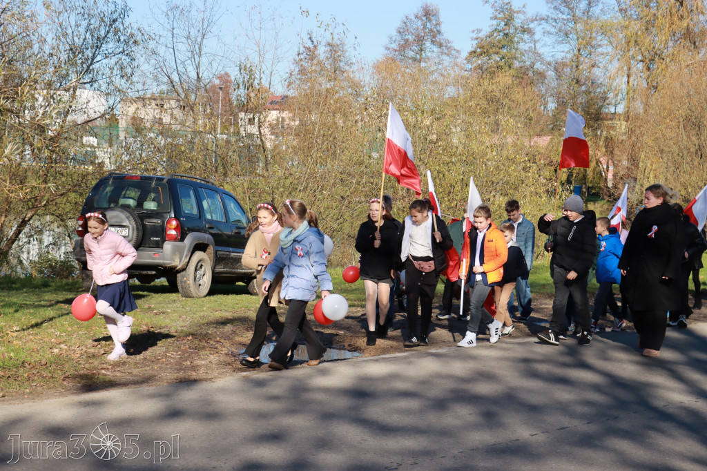 Fotorelacja I: Obchody 107. ROCZNICY ODZYSKANIA NIEPODLEGŁOŚCI na rynku w Koziegłowach
