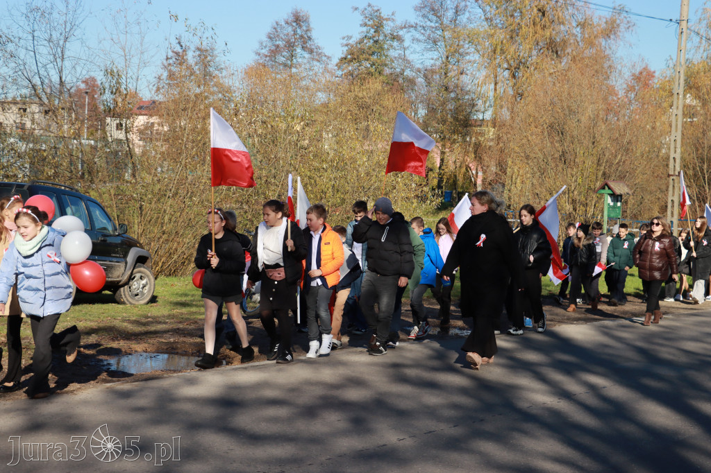 Fotorelacja I: Obchody 107. ROCZNICY ODZYSKANIA NIEPODLEGŁOŚCI na rynku w Koziegłowach