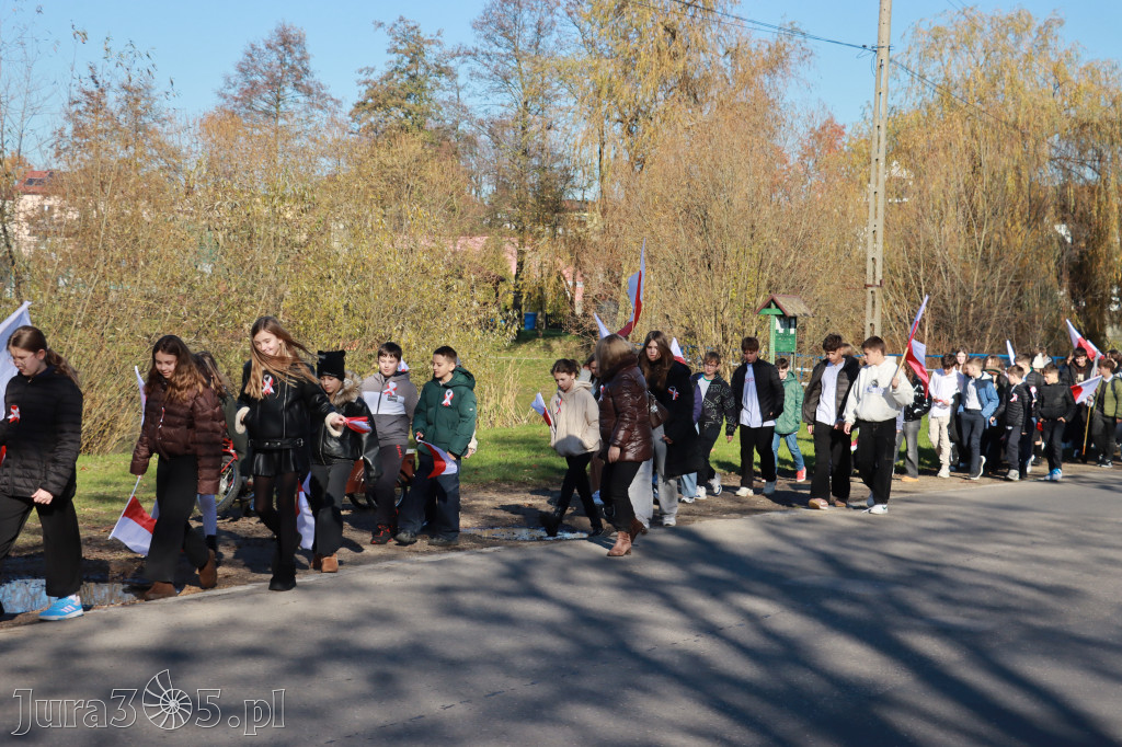 Fotorelacja I: Obchody 107. ROCZNICY ODZYSKANIA NIEPODLEGŁOŚCI na rynku w Koziegłowach