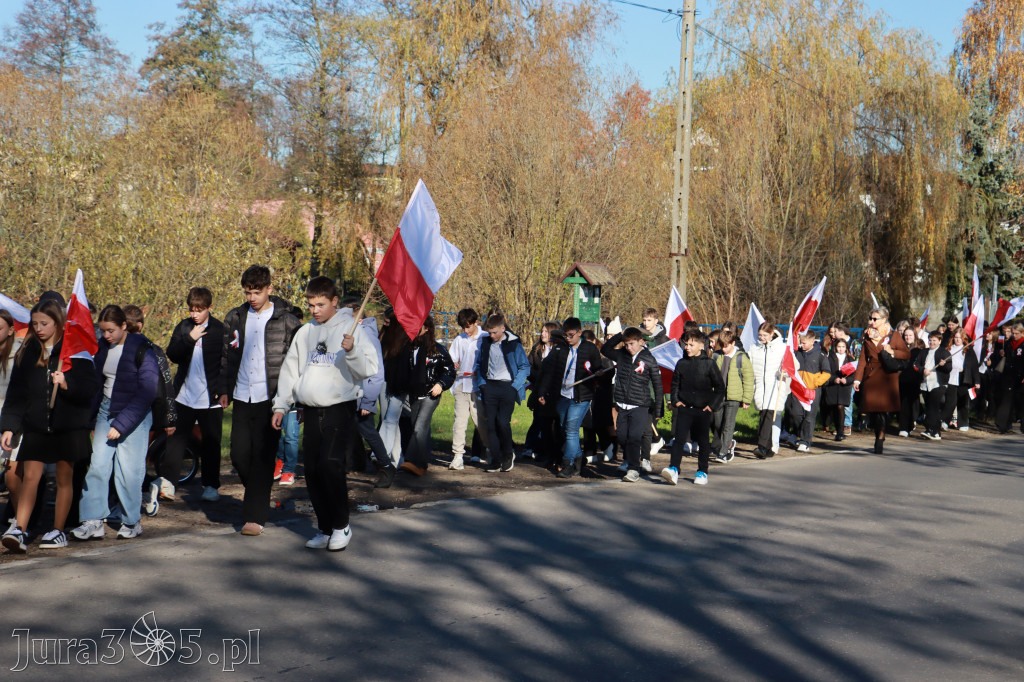 Fotorelacja I: Obchody 107. ROCZNICY ODZYSKANIA NIEPODLEGŁOŚCI na rynku w Koziegłowach