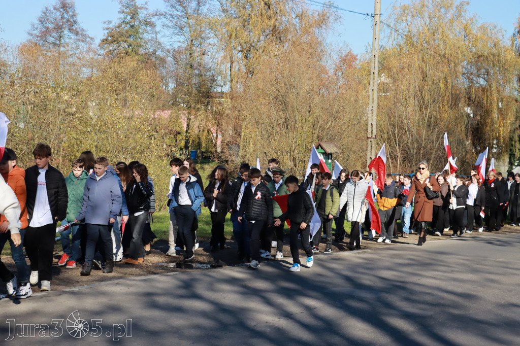 Fotorelacja I: Obchody 107. ROCZNICY ODZYSKANIA NIEPODLEGŁOŚCI na rynku w Koziegłowach