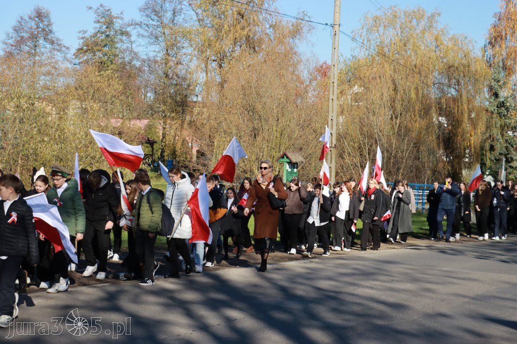 Fotorelacja I: Obchody 107. ROCZNICY ODZYSKANIA NIEPODLEGŁOŚCI na rynku w Koziegłowach