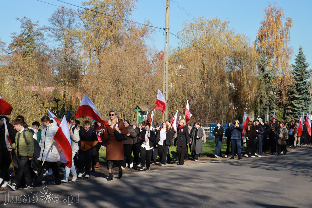 Fotorelacja I: Obchody 107. ROCZNICY ODZYSKANIA NIEPODLEGŁOŚCI na rynku w Koziegłowach