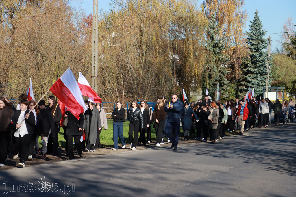 Fotorelacja I: Obchody 107. ROCZNICY ODZYSKANIA NIEPODLEGŁOŚCI na rynku w Koziegłowach