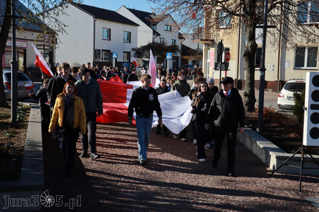 Fotorelacja I: Obchody 107. ROCZNICY ODZYSKANIA NIEPODLEGŁOŚCI na rynku w Koziegłowach