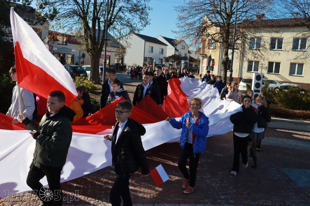 Fotorelacja I: Obchody 107. ROCZNICY ODZYSKANIA NIEPODLEGŁOŚCI na rynku w Koziegłowach
