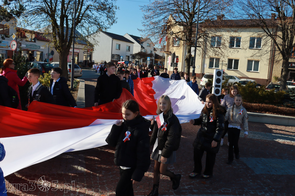 Fotorelacja I: Obchody 107. ROCZNICY ODZYSKANIA NIEPODLEGŁOŚCI na rynku w Koziegłowach