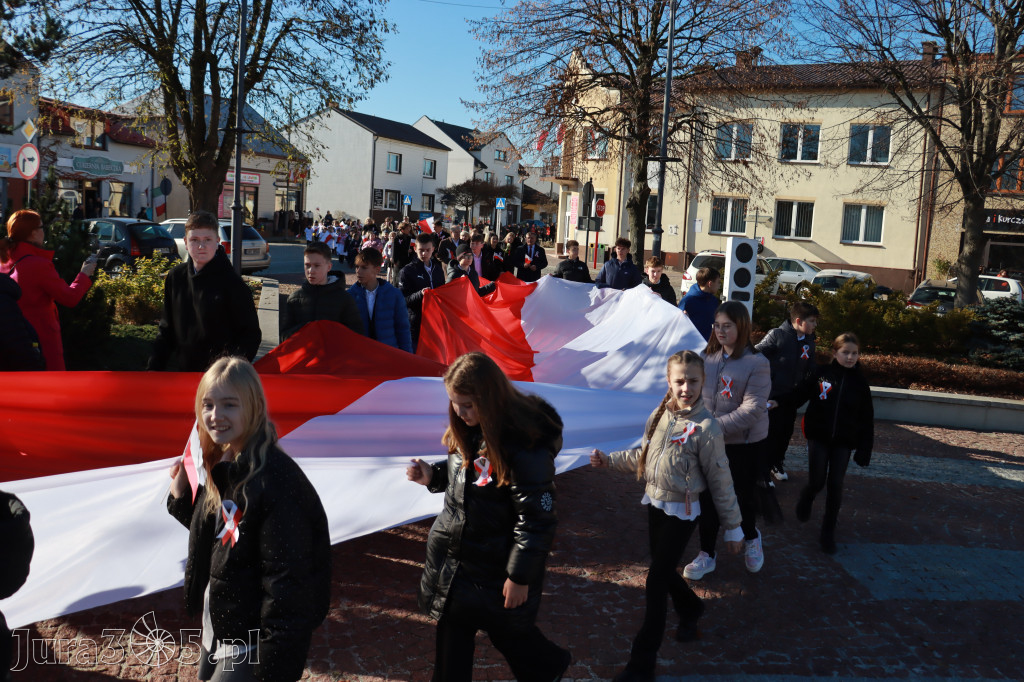 Fotorelacja I: Obchody 107. ROCZNICY ODZYSKANIA NIEPODLEGŁOŚCI na rynku w Koziegłowach