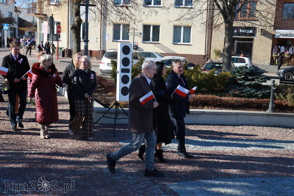 Fotorelacja I: Obchody 107. ROCZNICY ODZYSKANIA NIEPODLEGŁOŚCI na rynku w Koziegłowach