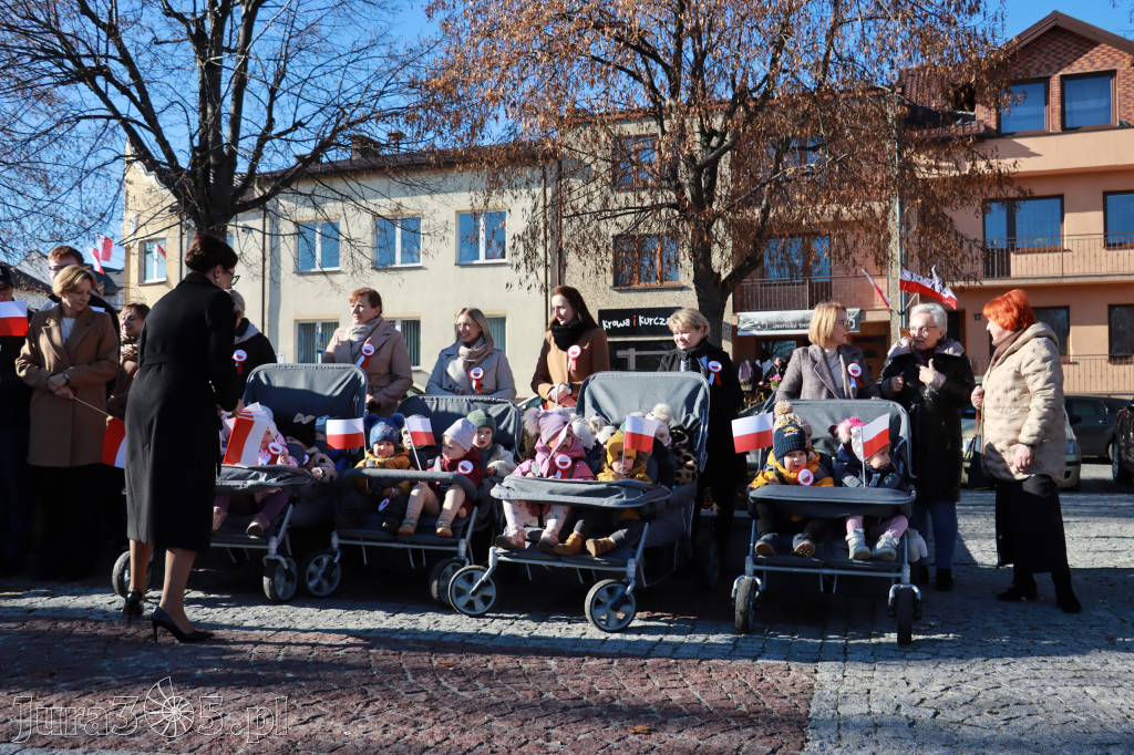 Fotorelacja I: Obchody 107. ROCZNICY ODZYSKANIA NIEPODLEGŁOŚCI na rynku w Koziegłowach