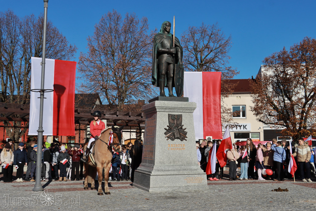 Fotorelacja I: Obchody 107. ROCZNICY ODZYSKANIA NIEPODLEGŁOŚCI na rynku w Koziegłowach