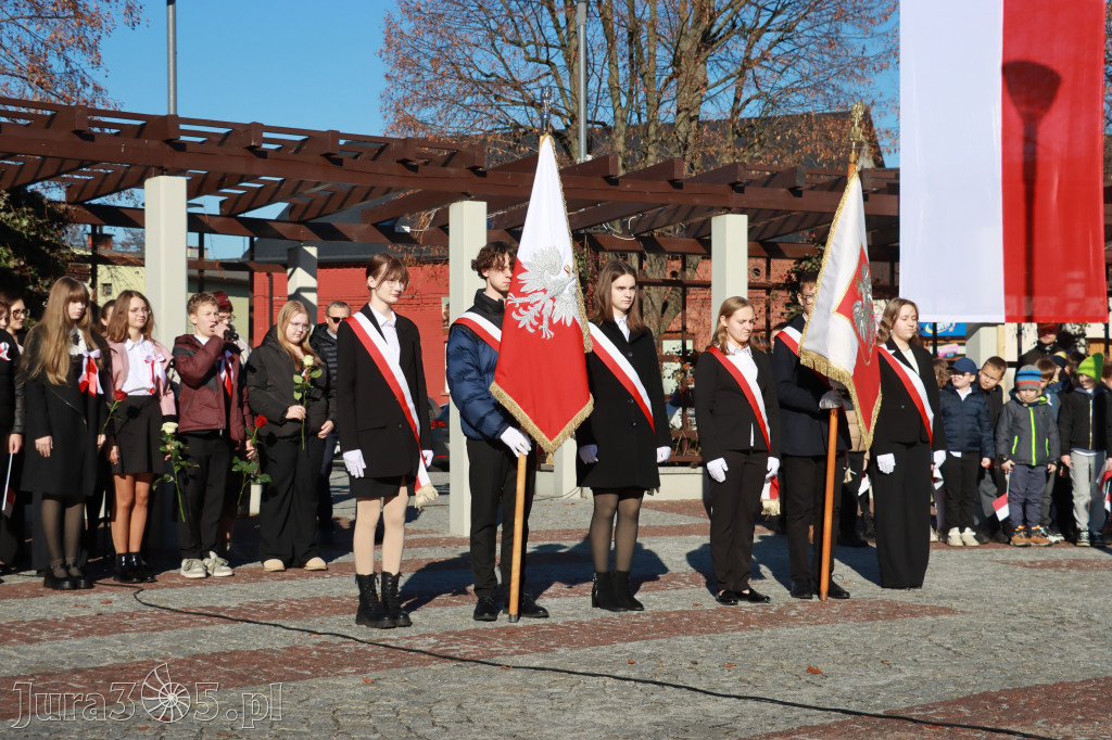 Fotorelacja I: Obchody 107. ROCZNICY ODZYSKANIA NIEPODLEGŁOŚCI na rynku w Koziegłowach