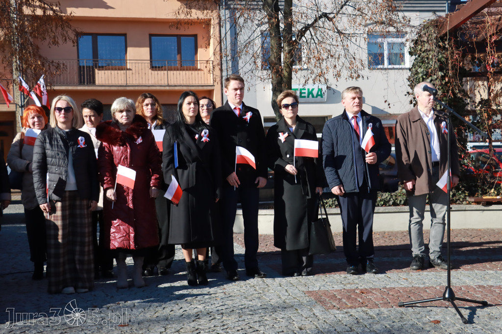 Fotorelacja I: Obchody 107. ROCZNICY ODZYSKANIA NIEPODLEGŁOŚCI na rynku w Koziegłowach