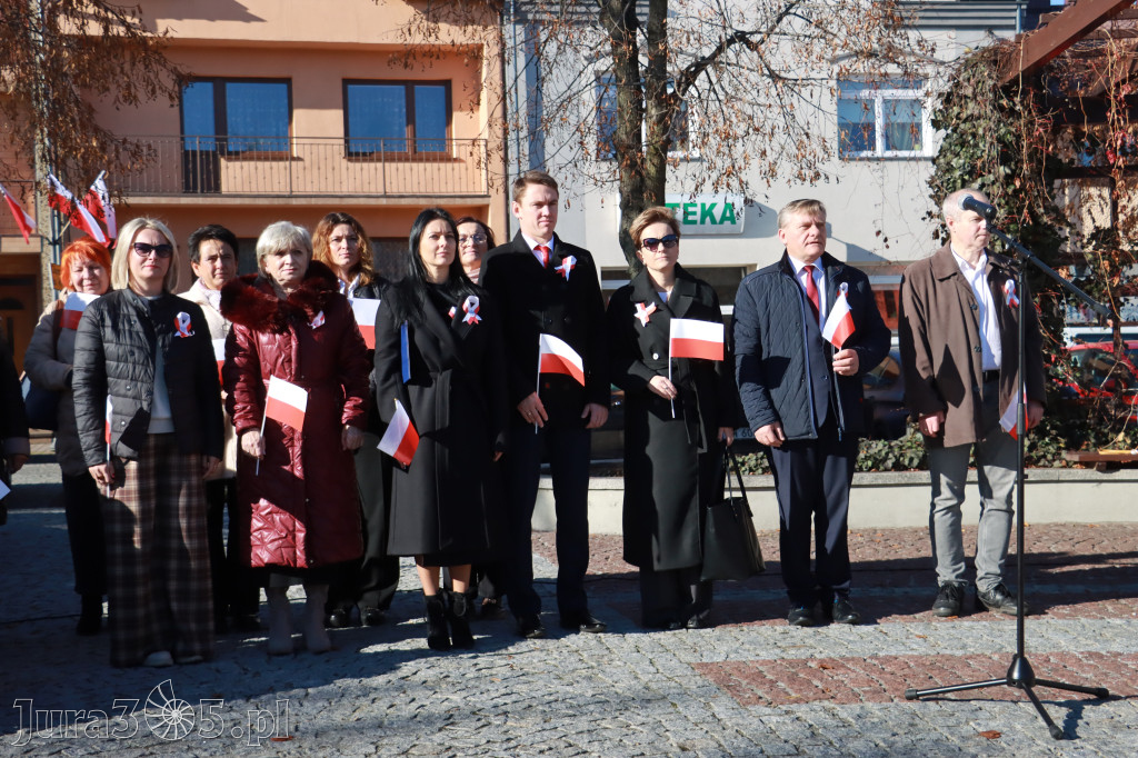Fotorelacja I: Obchody 107. ROCZNICY ODZYSKANIA NIEPODLEGŁOŚCI na rynku w Koziegłowach