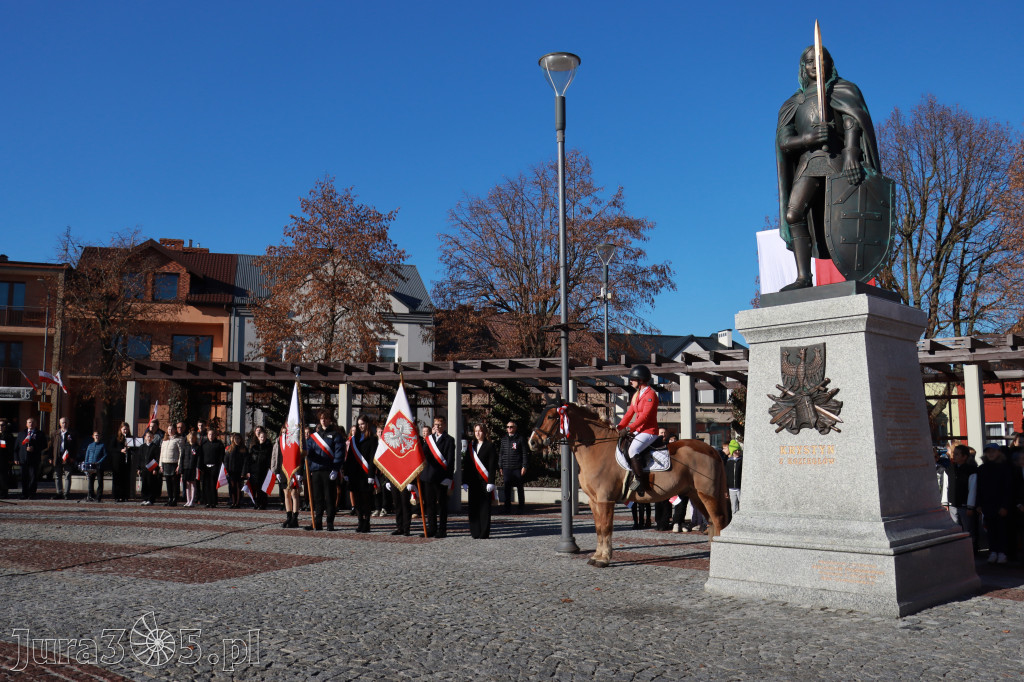 Fotorelacja I: Obchody 107. ROCZNICY ODZYSKANIA NIEPODLEGŁOŚCI na rynku w Koziegłowach