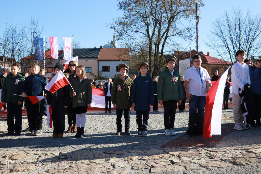 Fotorelacja I: Obchody 107. ROCZNICY ODZYSKANIA NIEPODLEGŁOŚCI na rynku w Koziegłowach