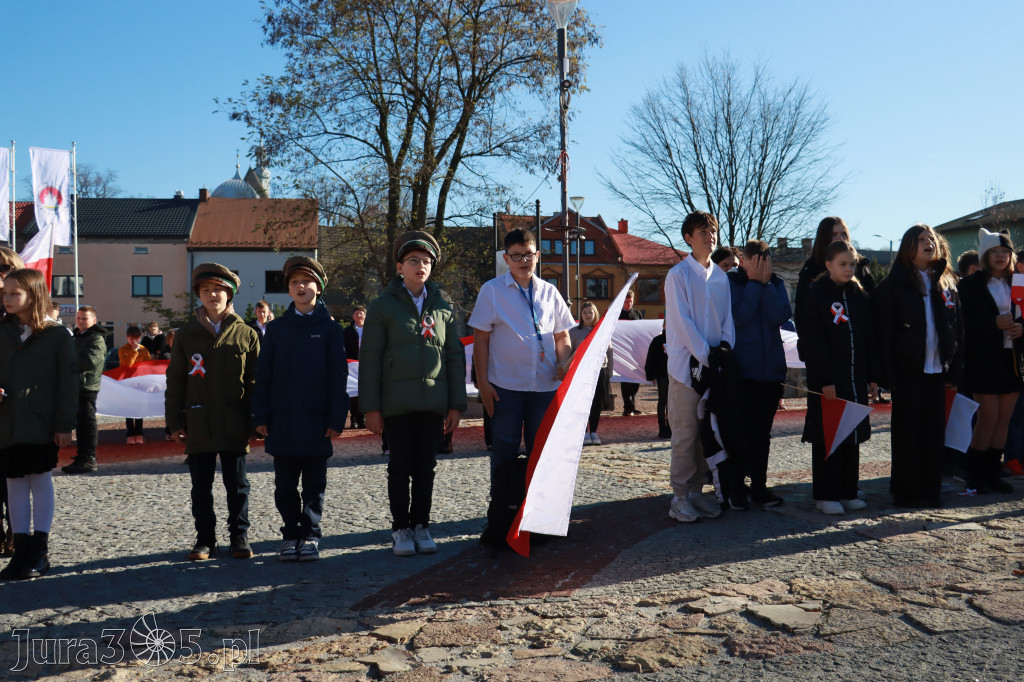Fotorelacja I: Obchody 107. ROCZNICY ODZYSKANIA NIEPODLEGŁOŚCI na rynku w Koziegłowach