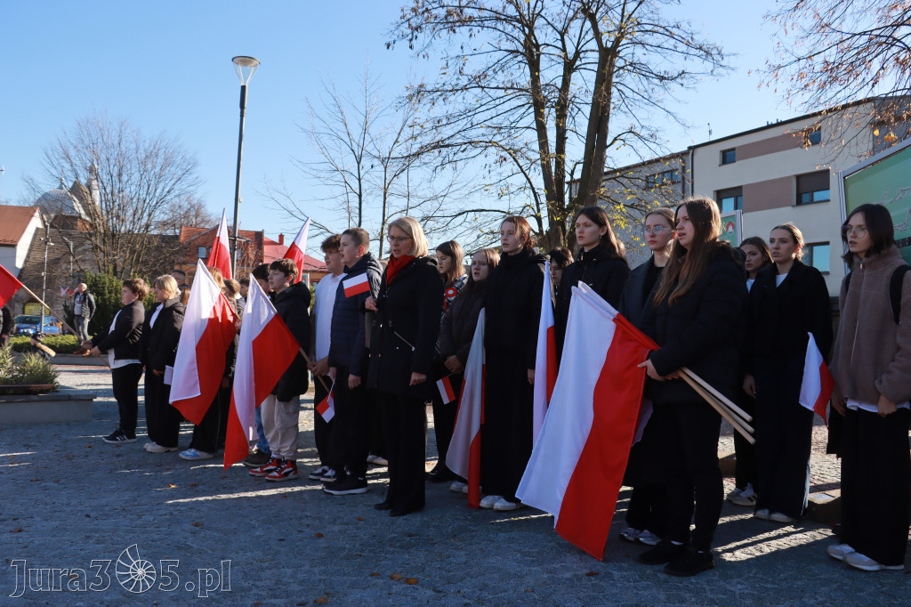 Fotorelacja I: Obchody 107. ROCZNICY ODZYSKANIA NIEPODLEGŁOŚCI na rynku w Koziegłowach