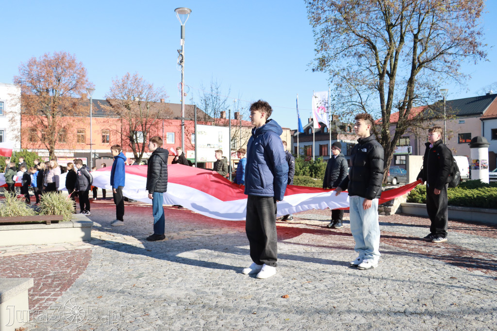 Fotorelacja I: Obchody 107. ROCZNICY ODZYSKANIA NIEPODLEGŁOŚCI na rynku w Koziegłowach