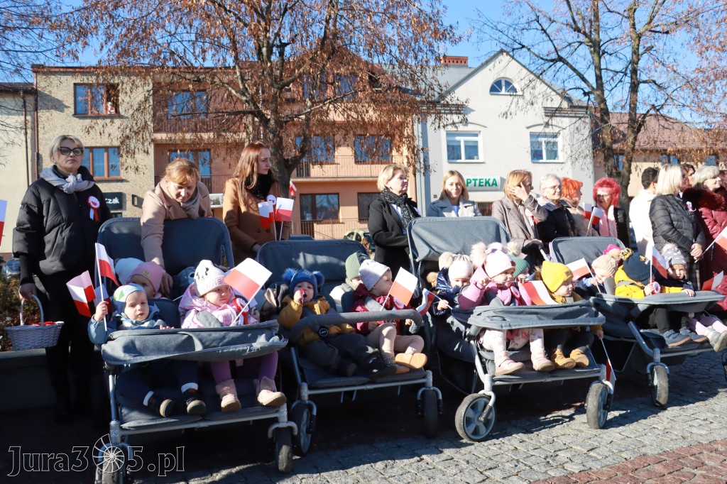 Fotorelacja I: Obchody 107. ROCZNICY ODZYSKANIA NIEPODLEGŁOŚCI na rynku w Koziegłowach