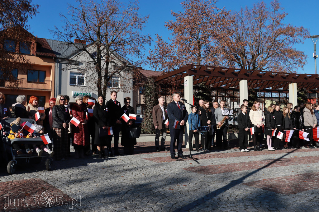 Fotorelacja I: Obchody 107. ROCZNICY ODZYSKANIA NIEPODLEGŁOŚCI na rynku w Koziegłowach