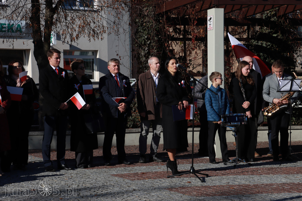 Fotorelacja I: Obchody 107. ROCZNICY ODZYSKANIA NIEPODLEGŁOŚCI na rynku w Koziegłowach