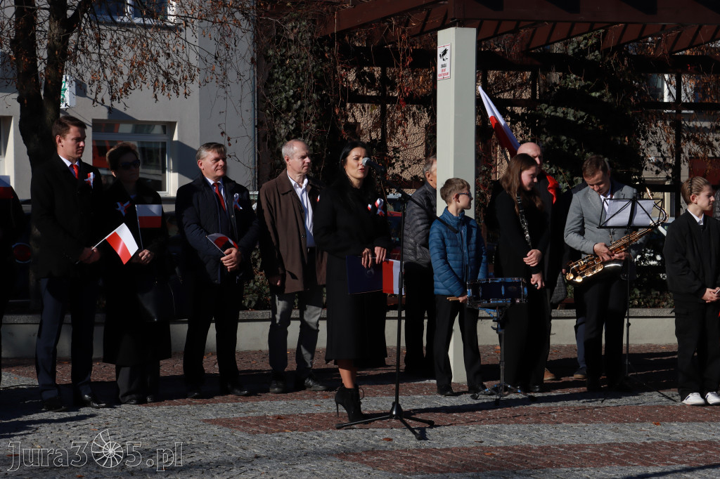Fotorelacja I: Obchody 107. ROCZNICY ODZYSKANIA NIEPODLEGŁOŚCI na rynku w Koziegłowach
