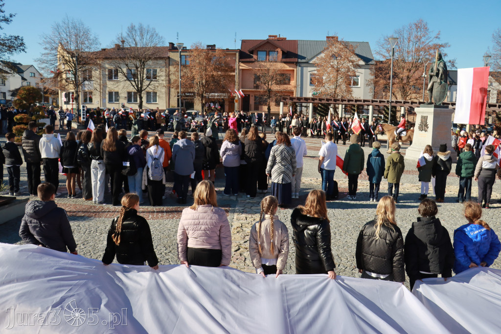 Fotorelacja I: Obchody 107. ROCZNICY ODZYSKANIA NIEPODLEGŁOŚCI na rynku w Koziegłowach